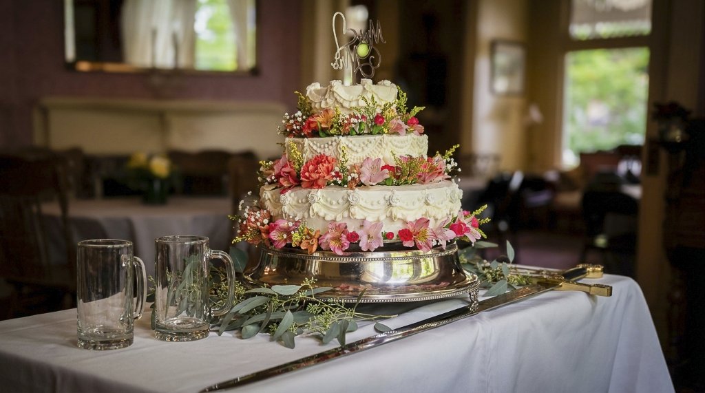 Wedding cake with ceremonial cake sword