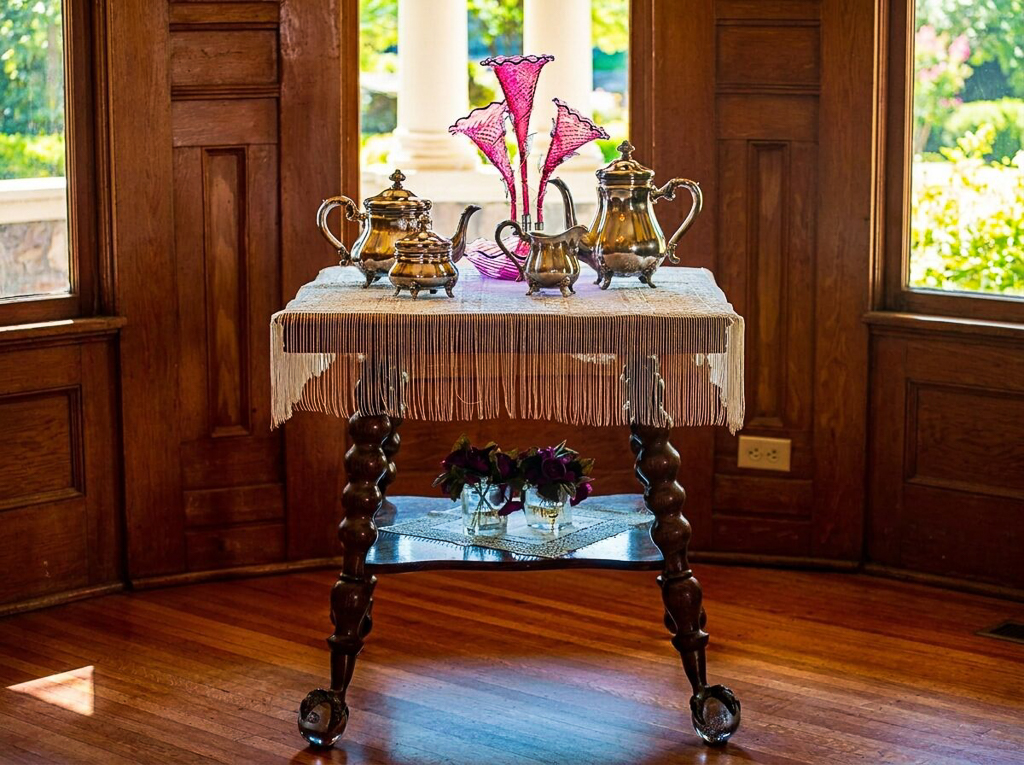 Foyer table tea set