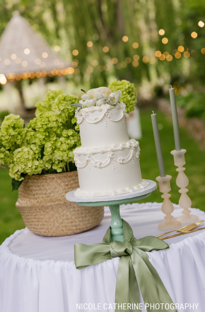 Tiered wedding cake with hydrangeas on the reception table
